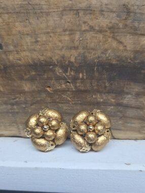 Vintage 1960's Signed Hong Kong Gold Cluster Clip On Earrings